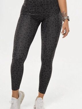 Violate The Dress Code - High Waist Blk/Gry Leopard Print Leggings - Size Small